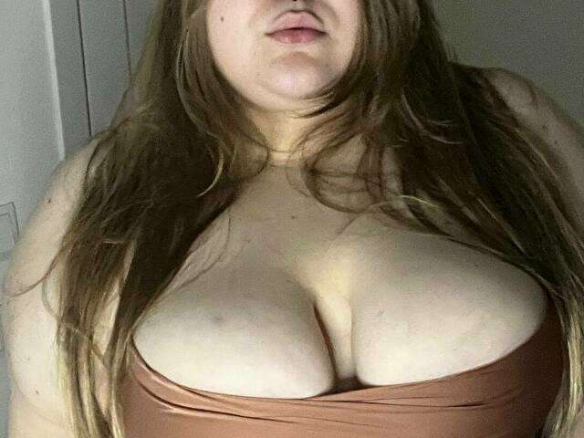 VIKKII free sexy photo