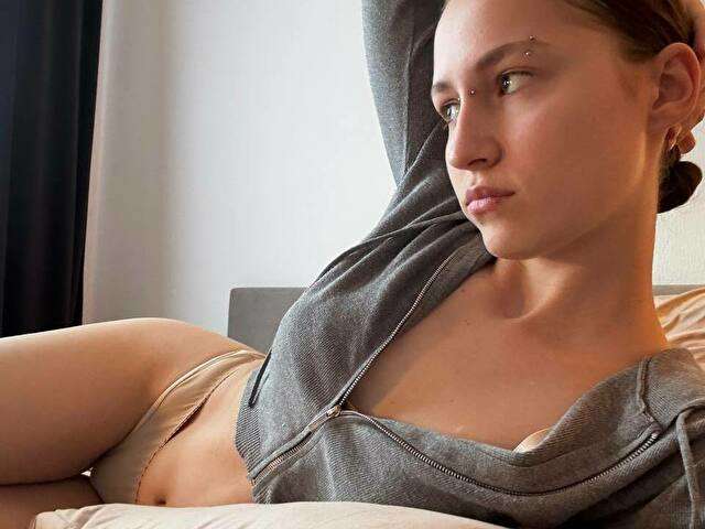 BELLAAMIAA free sexy photo