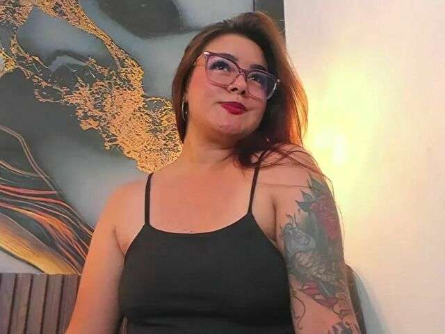 ELYINNROJAS free sexy photo