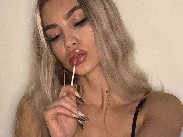 EVELINELUV free sexy photo