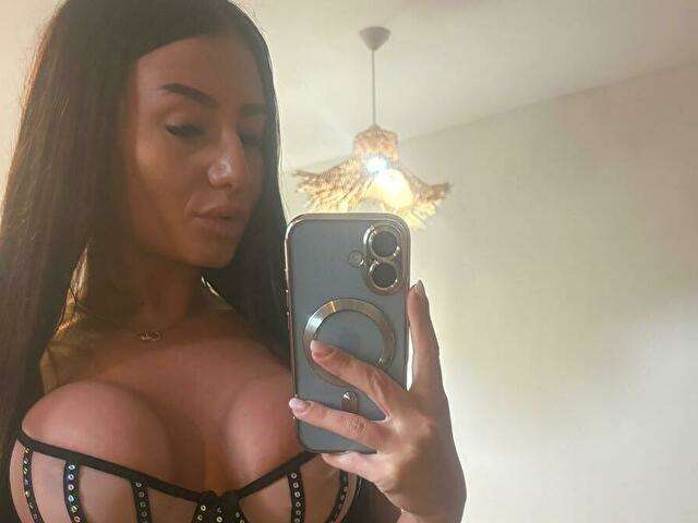 BRUNETTEB free sexy photo