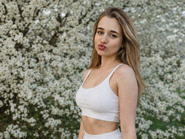 BLONDESHINE free sexy photo