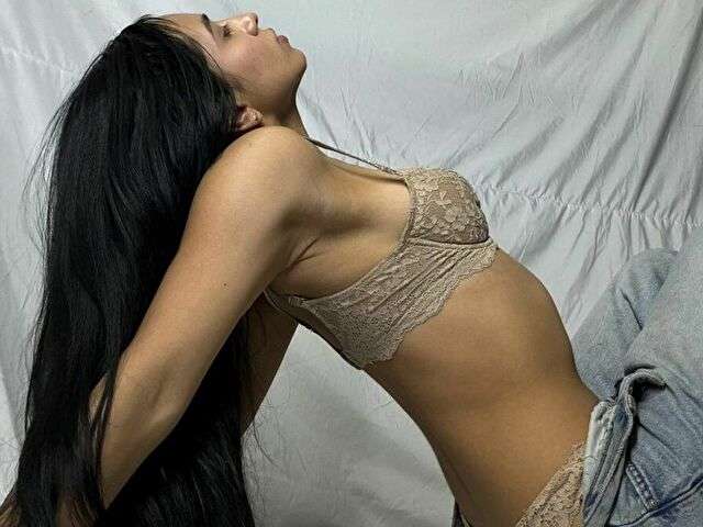QUEENBLAZE free sexy photo