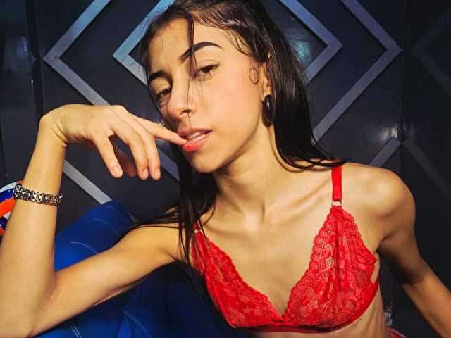 DANIELALOPEZ free sexy photo