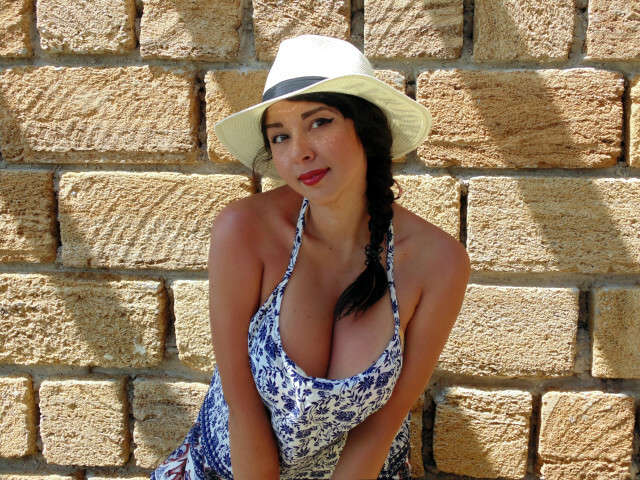 PERFECTWOMEN free sexy photo